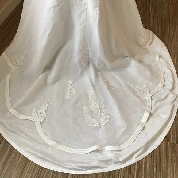 NEW Bridal Dress Cap Sleeve Embellished Satin Bodice Wedding Gown Scallop Train - Picture 8 of 13
